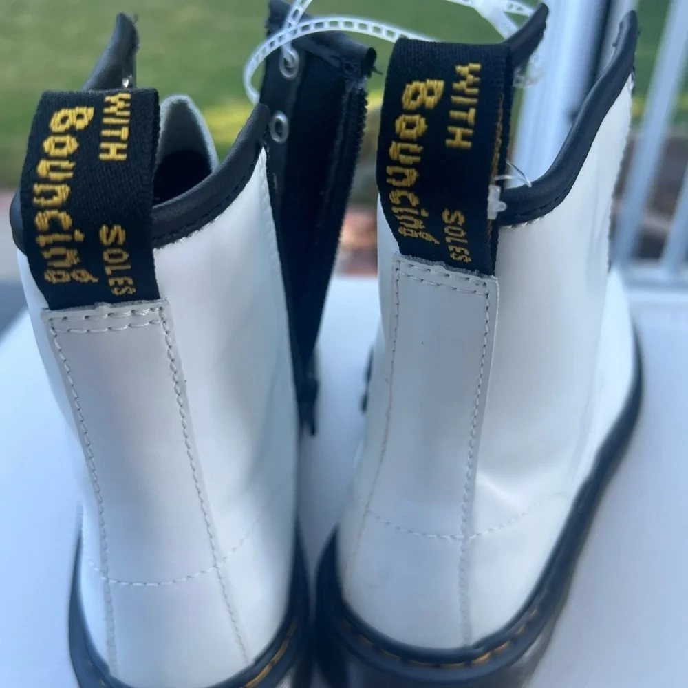 Dr. Martens White Ankle Boots Junior/ladies Size 6 White NWOT
